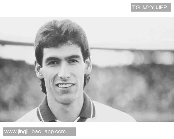 灰色头发足球明星的独特魅力与职业生涯回顾 灰色头发足球明星的独特魅力与职业生涯回顾